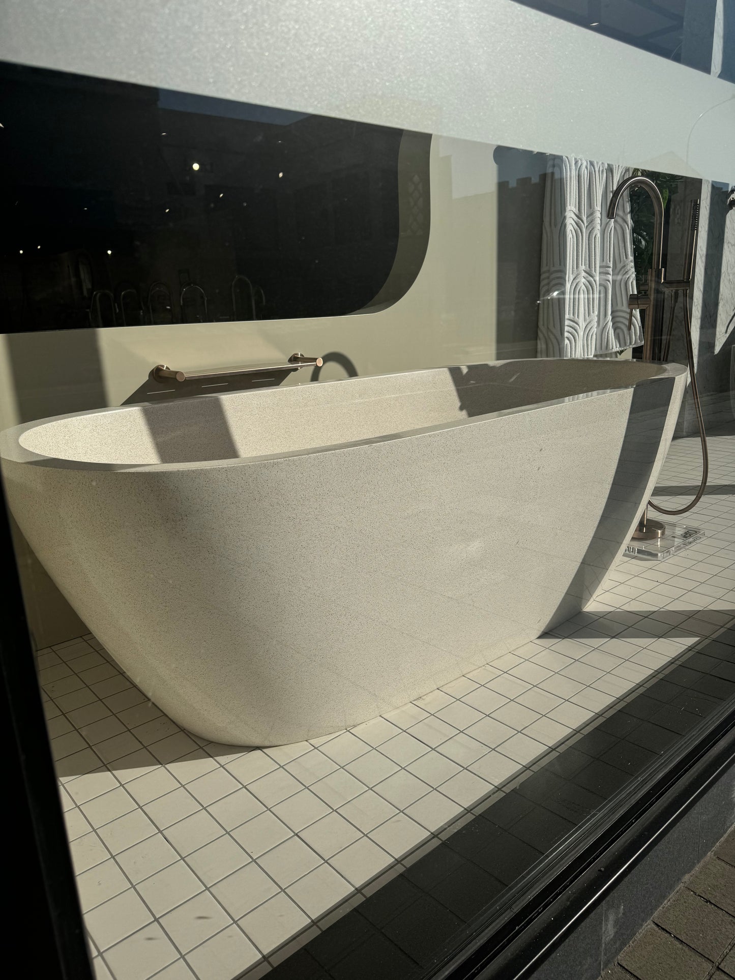 Eden Stone Display Bath - White/Cream